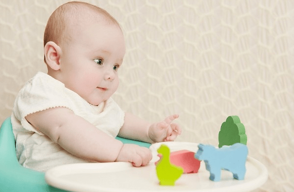 Nên mua đồ chơi cho trẻ 1 tuổi loại gì?