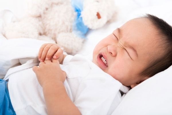 cach-nhan-biet-tre-dau-bung-anh-1